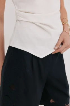 Melania. Camiseta asimétrica