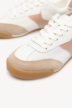 Mia. Zapatilla en serraje