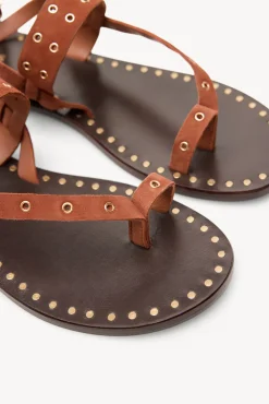 Miren. Sandalias de ante con tachas