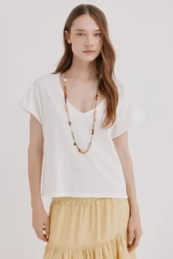 Monike. Camiseta maga corta escote pico