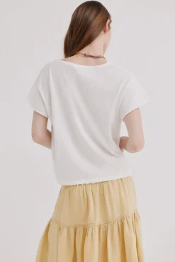 Monike. Camiseta maga corta escote pico