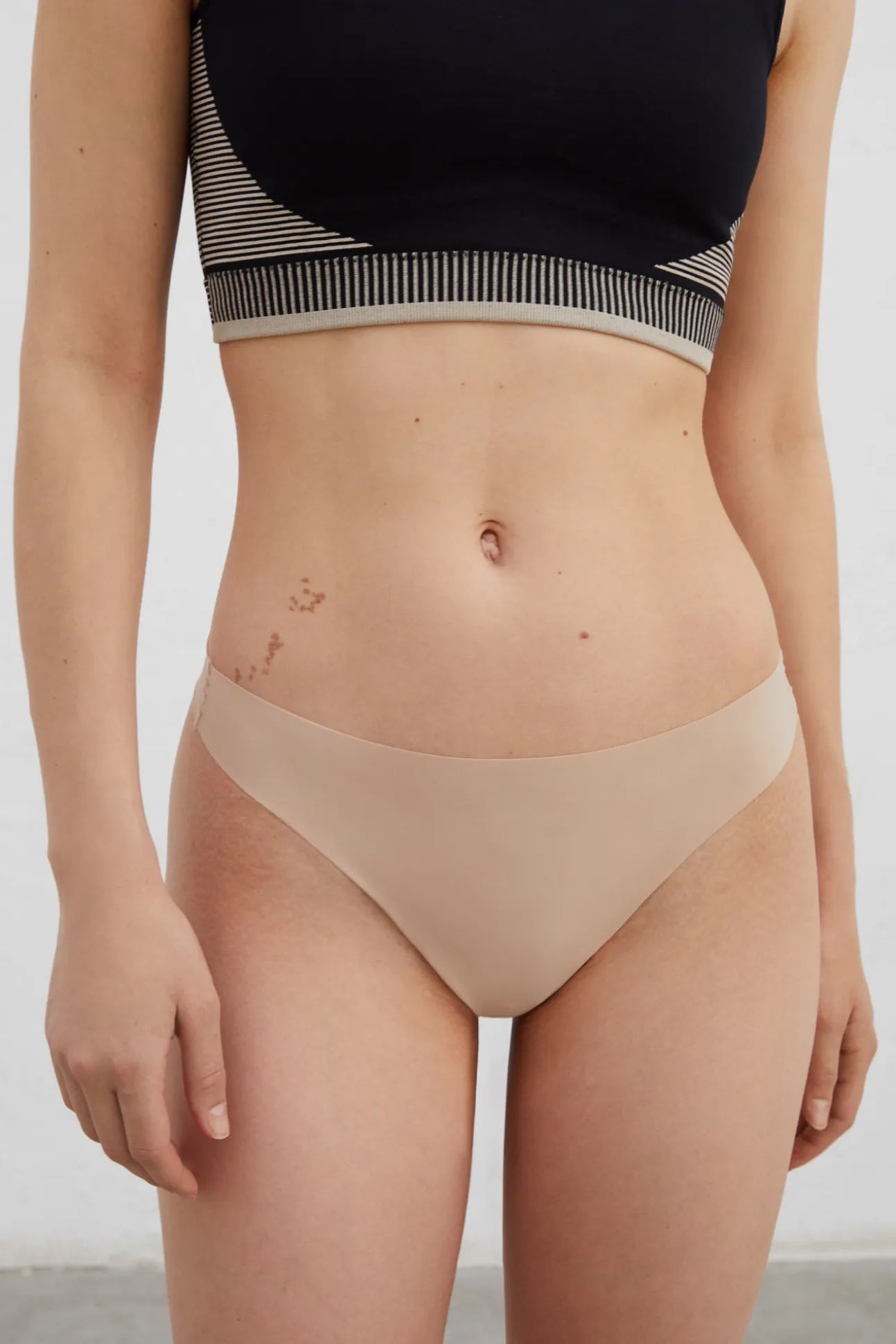 Pack 2 tangas nude laser cut
