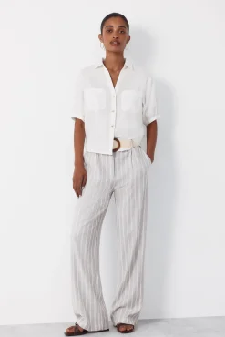 Pantalón ancho con lino