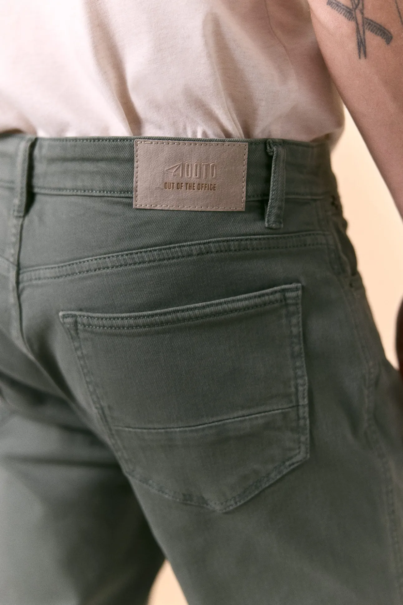 Pantalón 5 bolsillos color slim