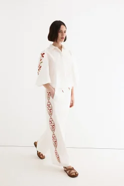 Pantalón bordado