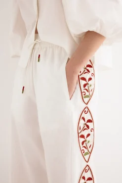 Pantalón bordado