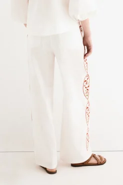 Pantalón bordado