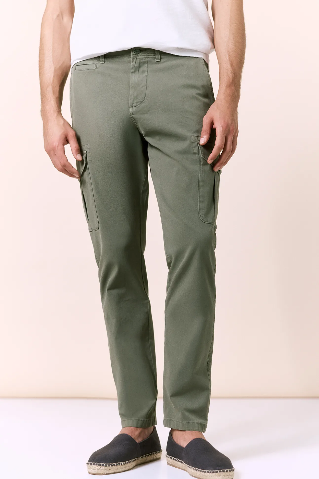 Pantalón cargo slim