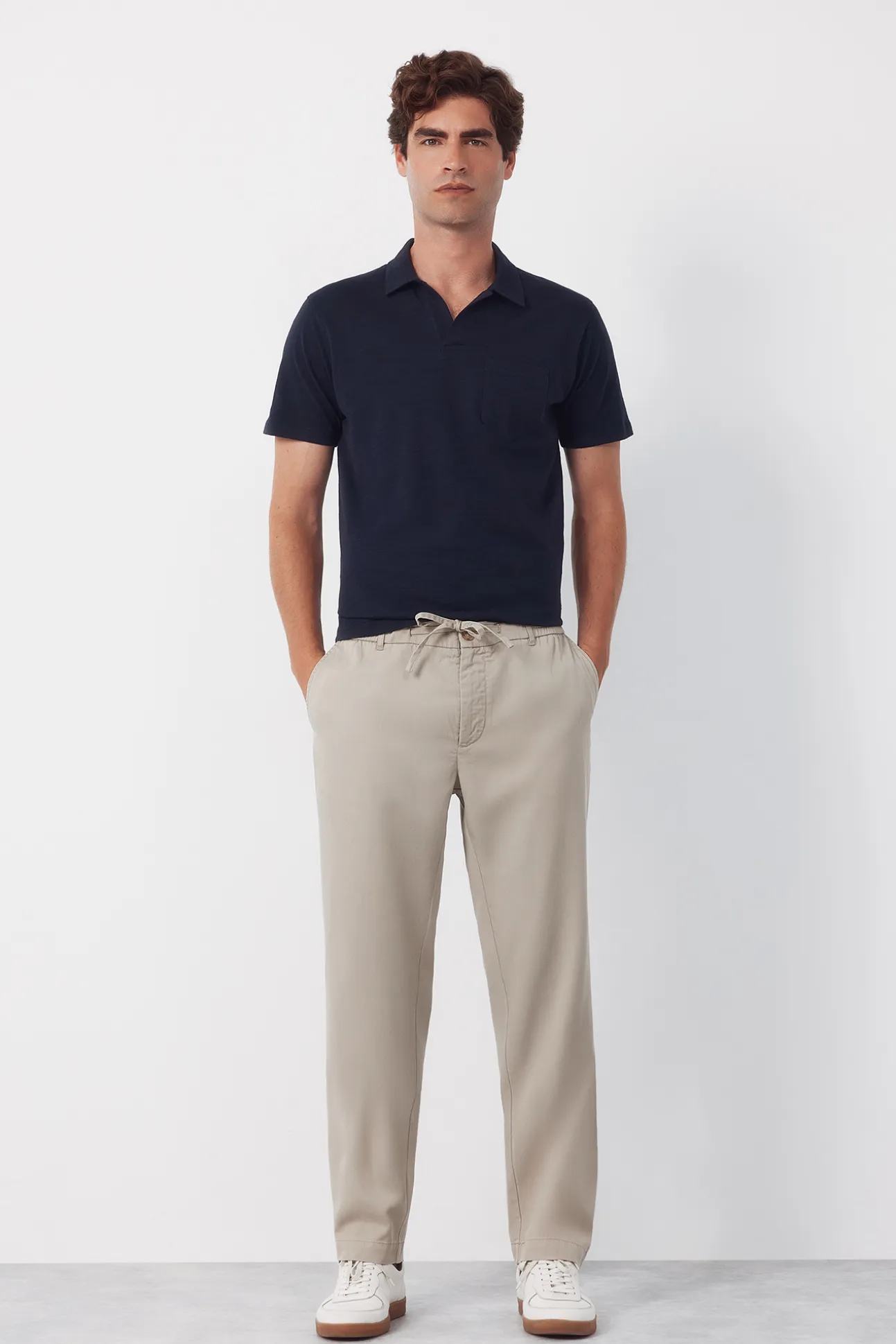 Pantalón chino tapered ligero