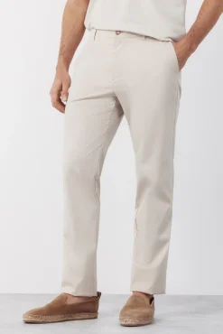 Pantalón chino técnico slim ligero