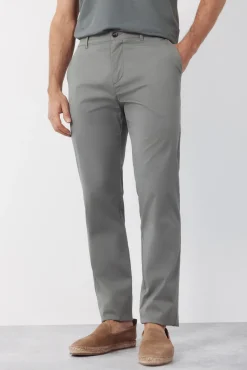 Pantalón chino técnico slim ligero
