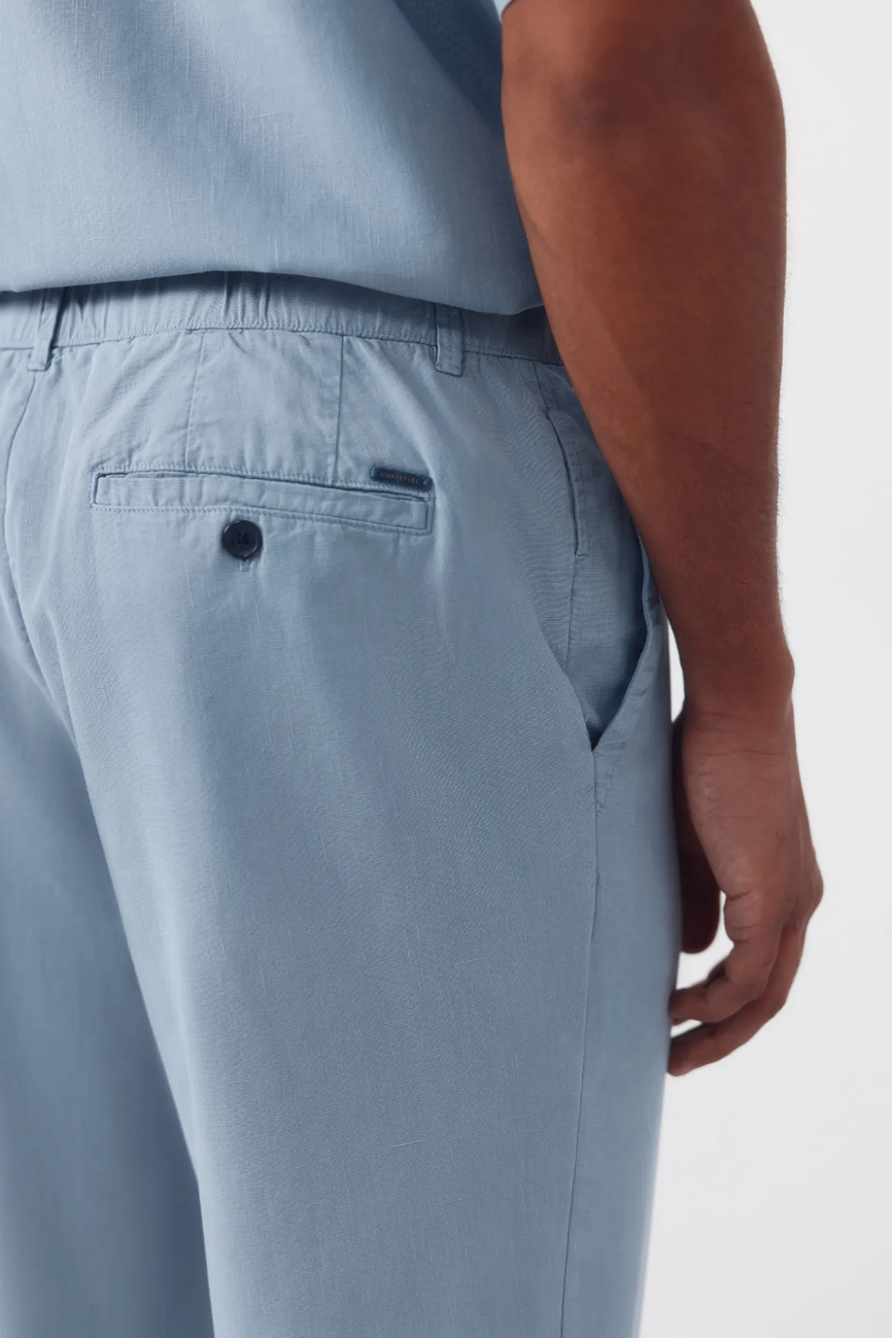Pantalón con gomas y cordones regular
