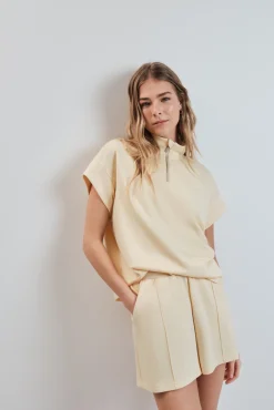 Pantalón corto ancho viscosa suave amarilla