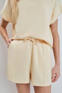 Pantalón corto ancho viscosa suave amarilla