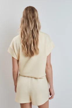 Pantalón corto ancho viscosa suave amarilla