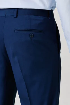 Pantalón de traje Slim Fit confeccionado con materiales reciclados.