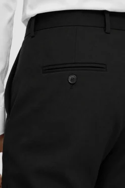 Pantalón de traje Slim Fit confeccionado con materiales reciclados.
