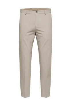 Pantalón de traje slim fit elaborado con materiales reciclados.