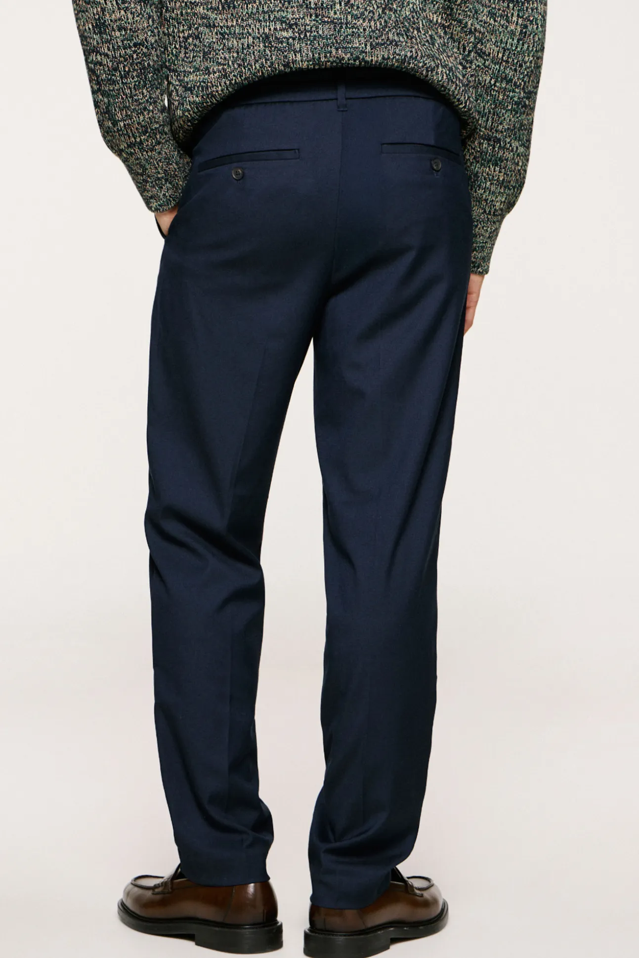 Pantalón informal con pinza