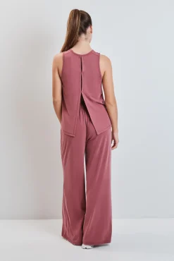 Pantalón largo palazzo tacto suave granate