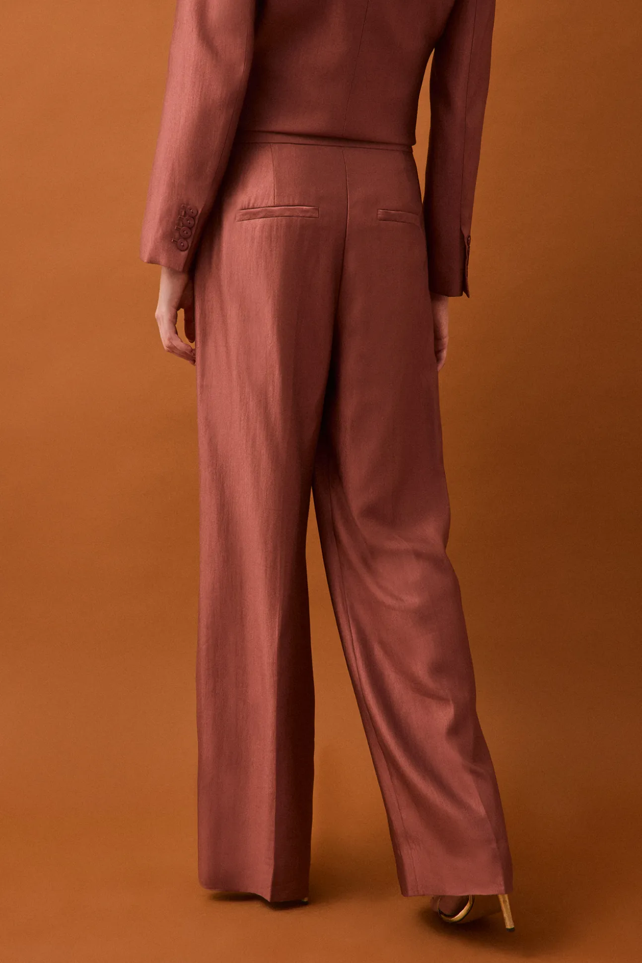 Pantalón metálico