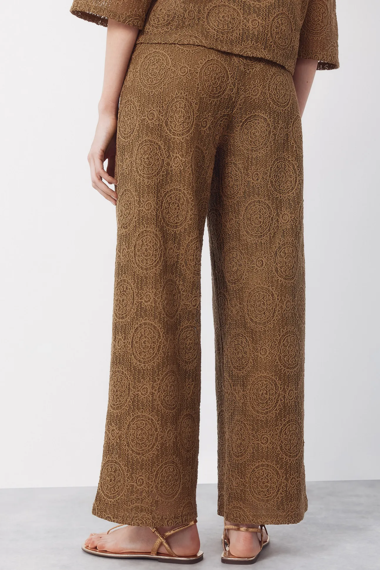 Pantalón punto crochet
