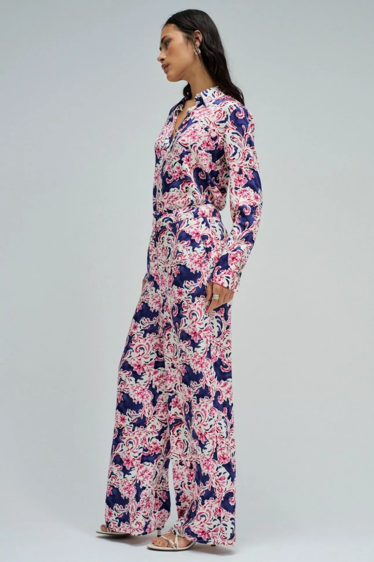 Pantalón regular con estampado floral