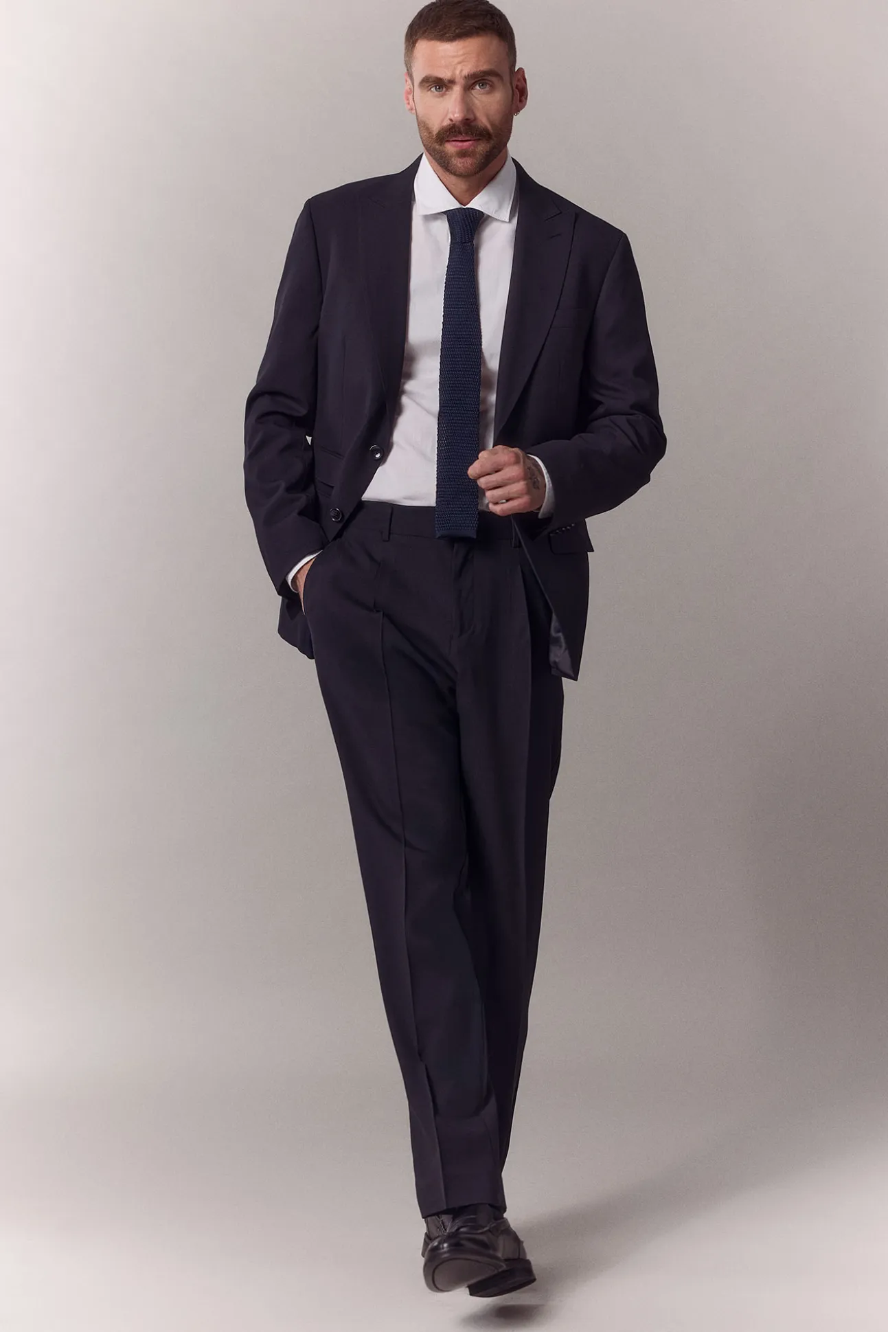 Pantalón traje solapa pico
