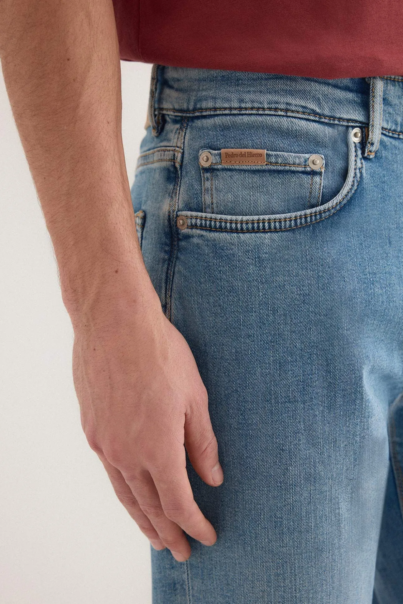 Pantalón vaquero premium flex ligero regular fit
