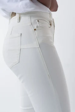 Pantalon vaquero destiny push up slim de color crudo