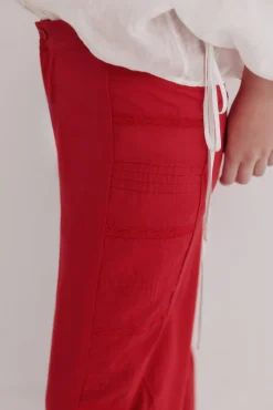 Pía. Pantalón tiro medio bordado