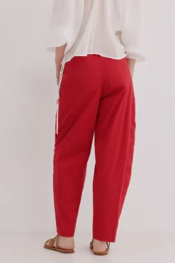 Pía. Pantalón tiro medio bordado