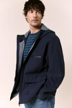 Parka corta con capucha