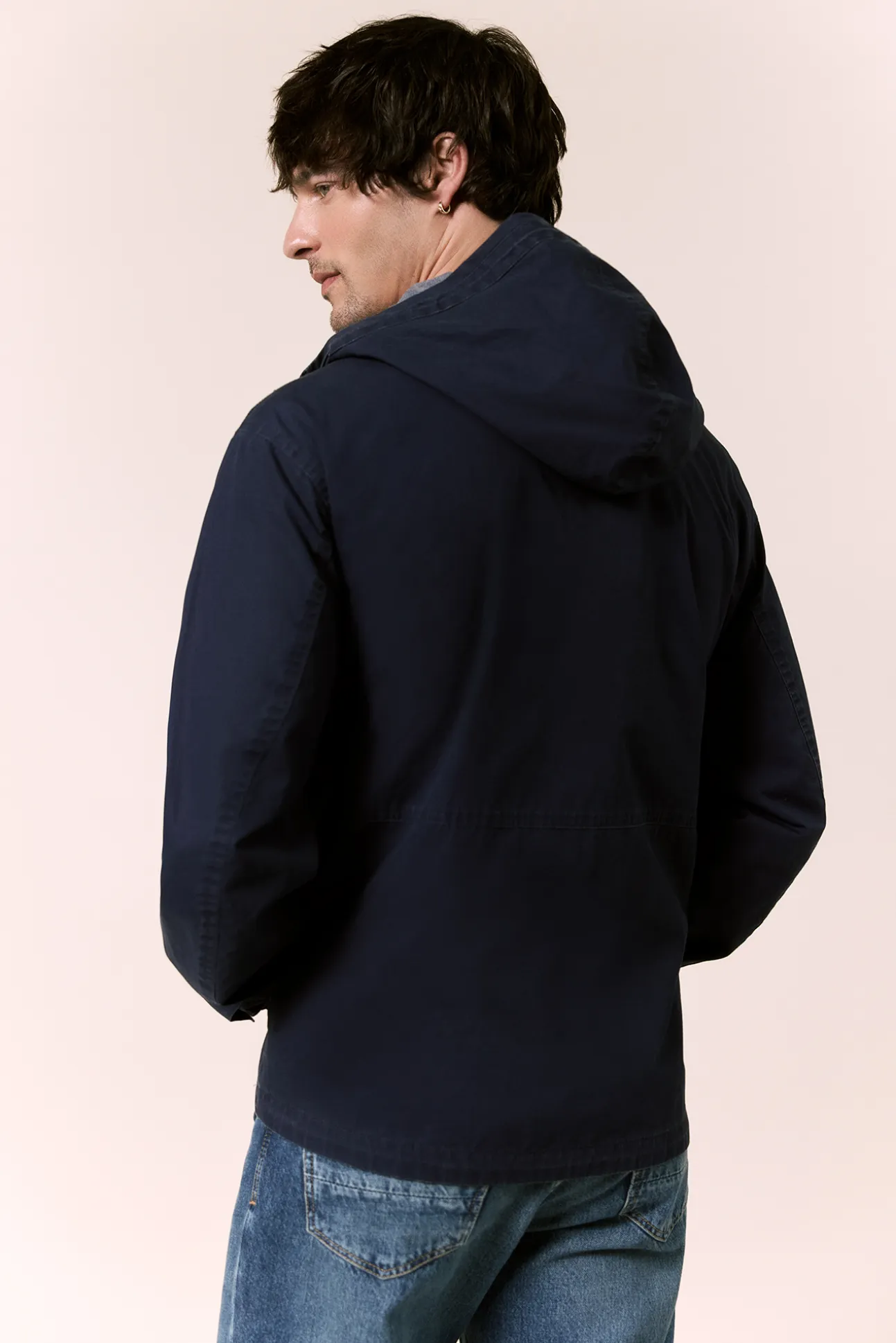 Parka corta con capucha