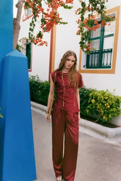 Poline. Pantalón fluído brillante