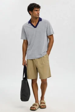 Polo de manga corta con cuello abierto