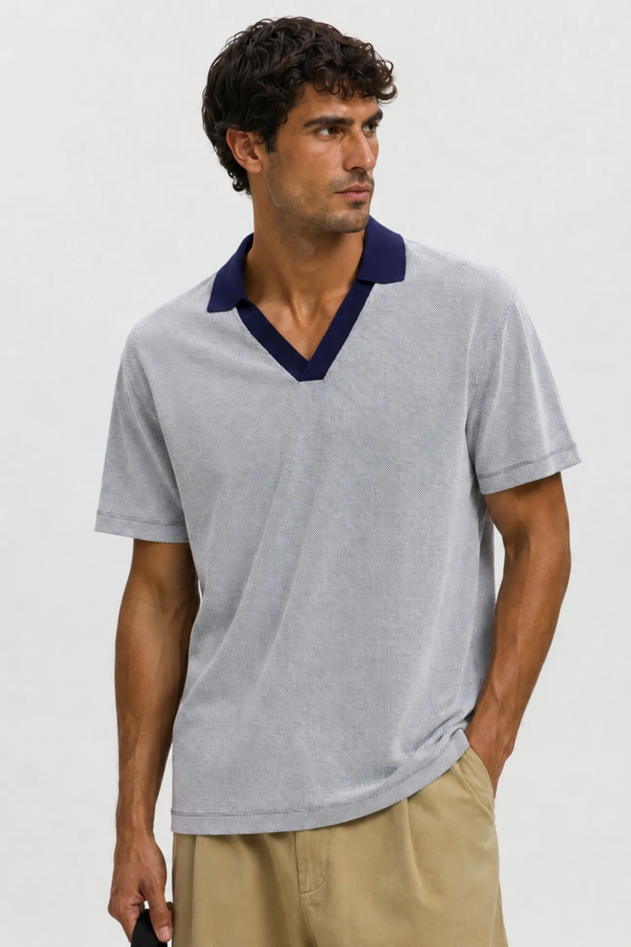 Polo de manga corta con cuello abierto