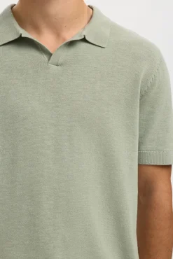 Polo de punto con cuello abierto