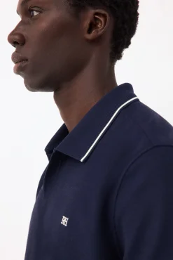 Polo estructura cuello abierto