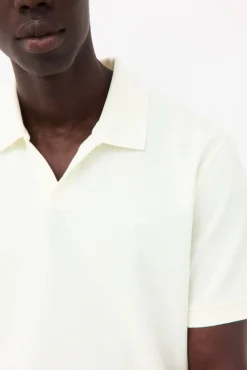 Polo estructura cuello abierto