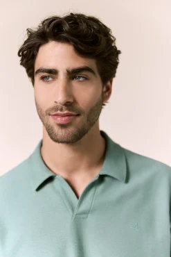 Polo piqué cuello en V