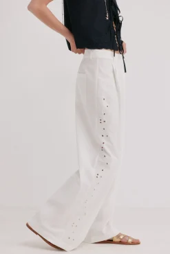 Pura. Pantalón calados laterales