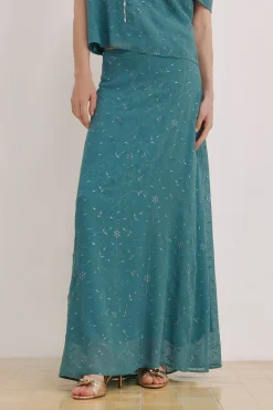 Rosa. Falda fluída