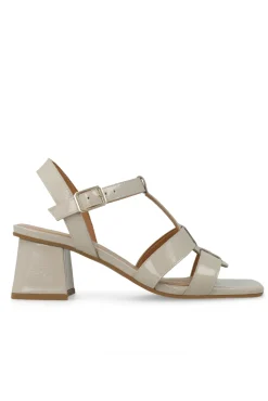 Sandalias en piel efecto charol