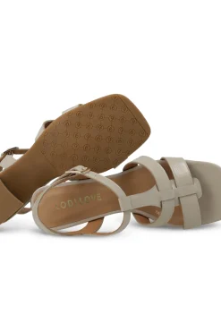 Sandalias en piel efecto charol