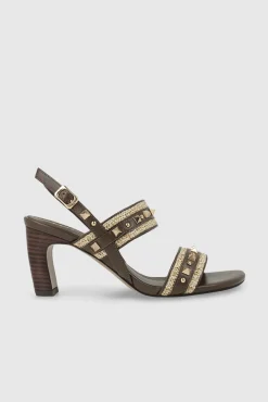 Sandalias en piel y tachas