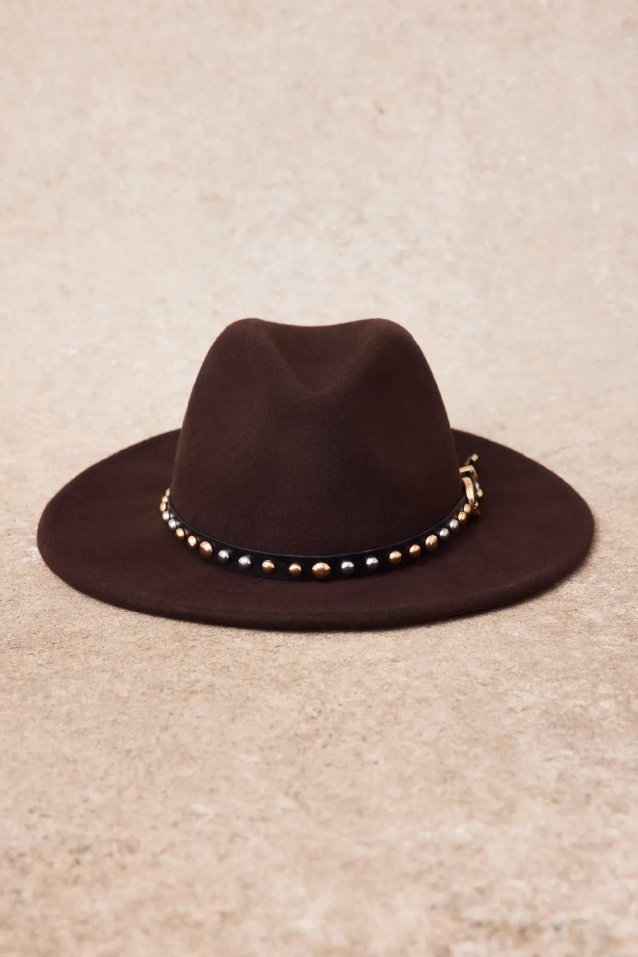 Sombrero tachuelas
