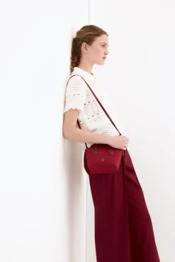 Top de punto efecto crochet cuello polo