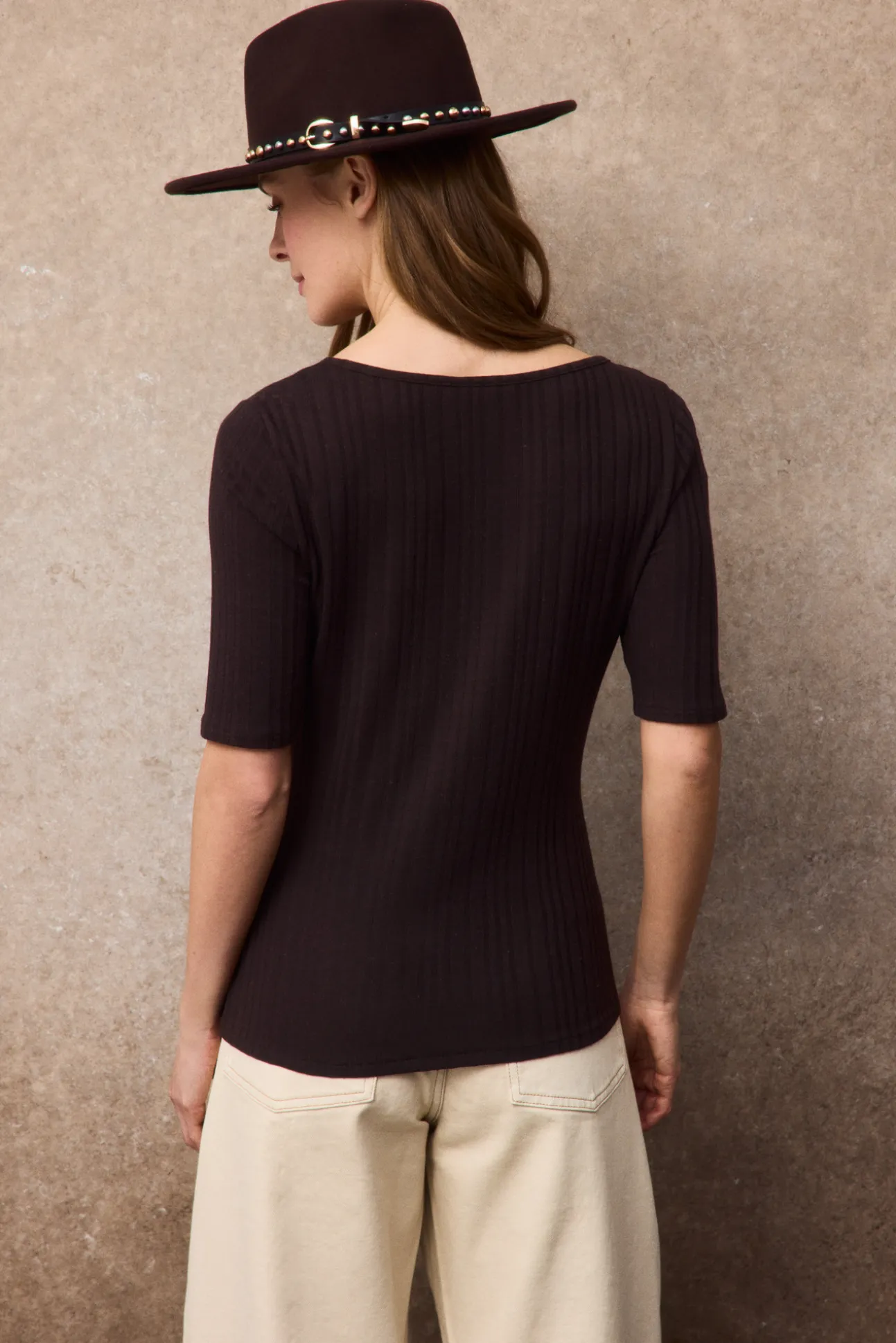 Top frunce escote pico