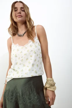 Top tirantes detalle blonda
